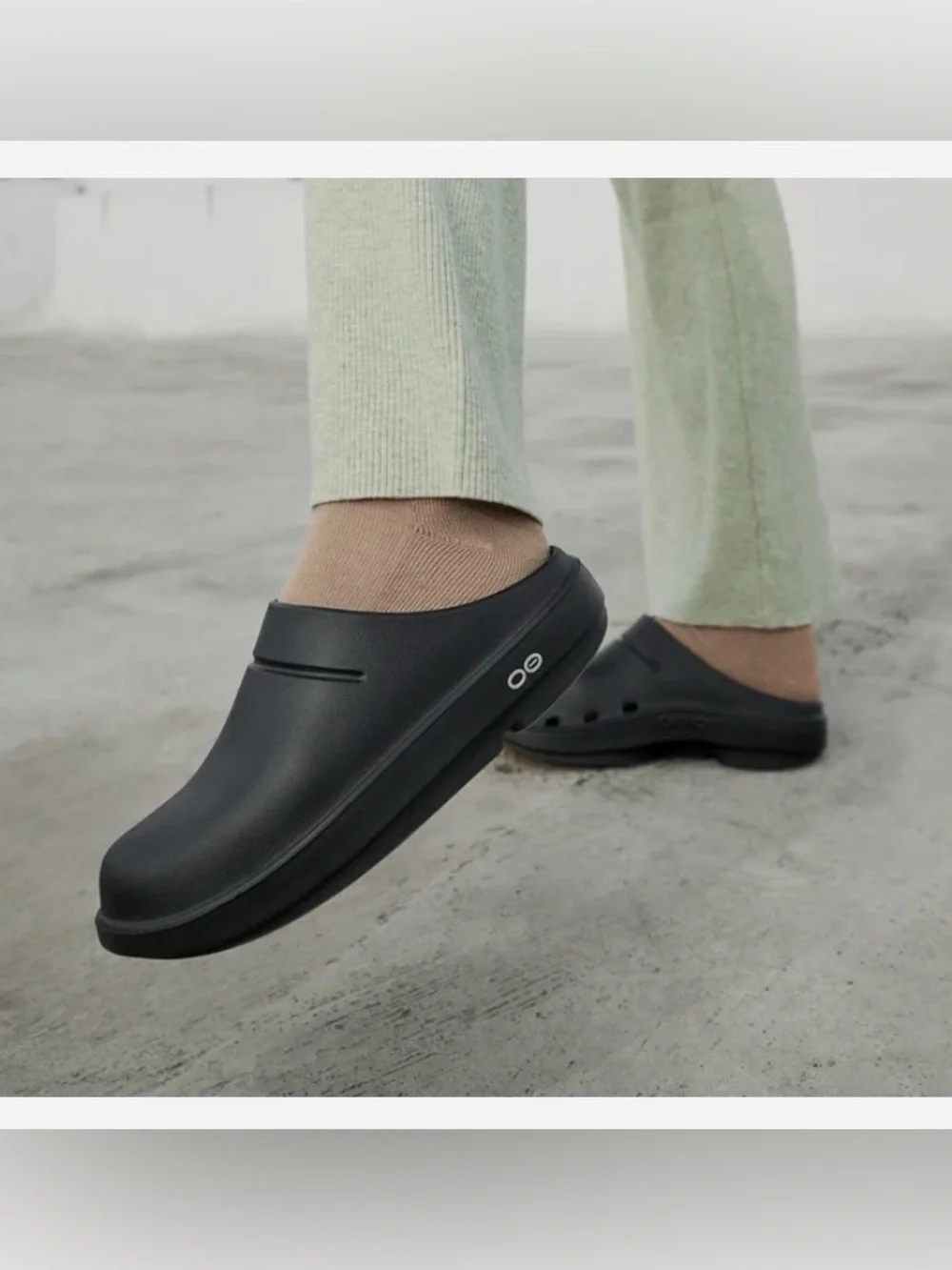 OOFOS black unisex slip on clog light weight flexible shoes New in box